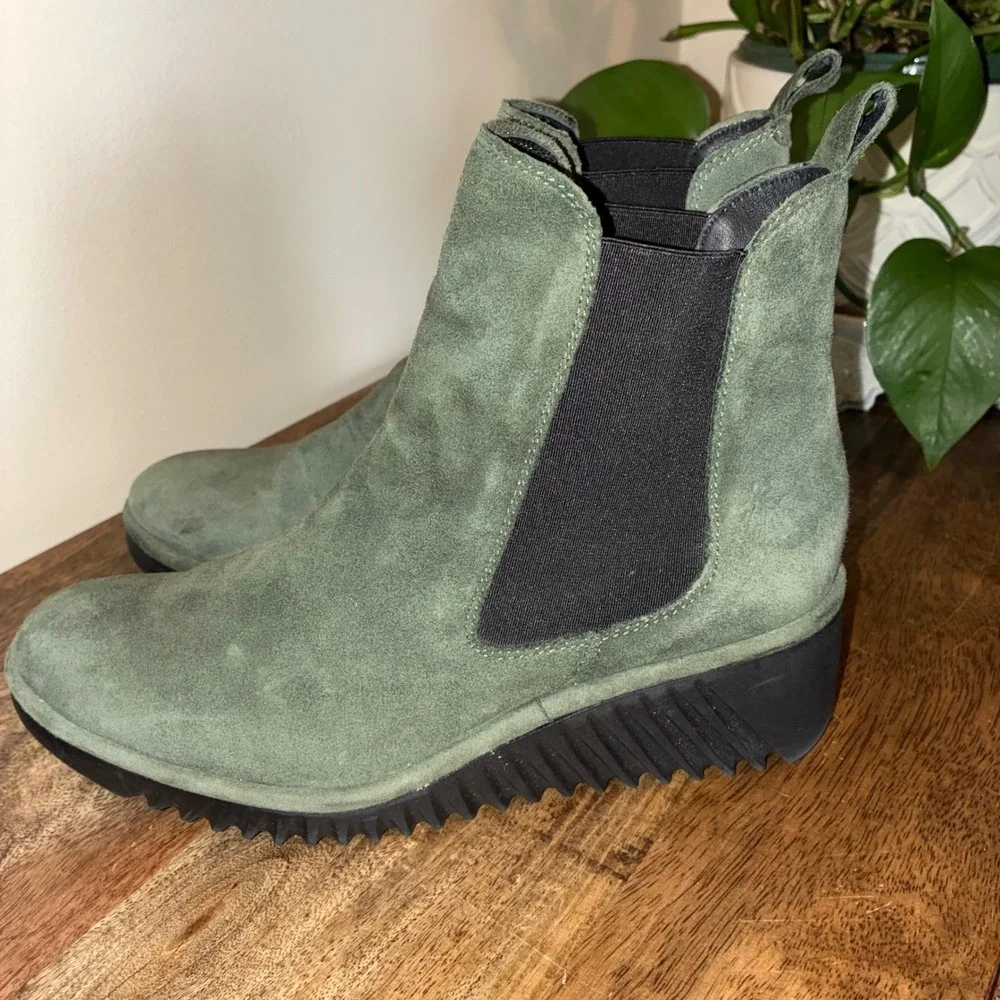 Fly London Kids Chelsea Boots Youth Size 1 EU 32 Olive Green Suede Portugal